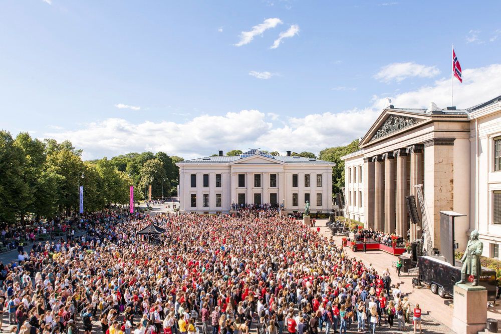 Studenter p? velkomstseremoni